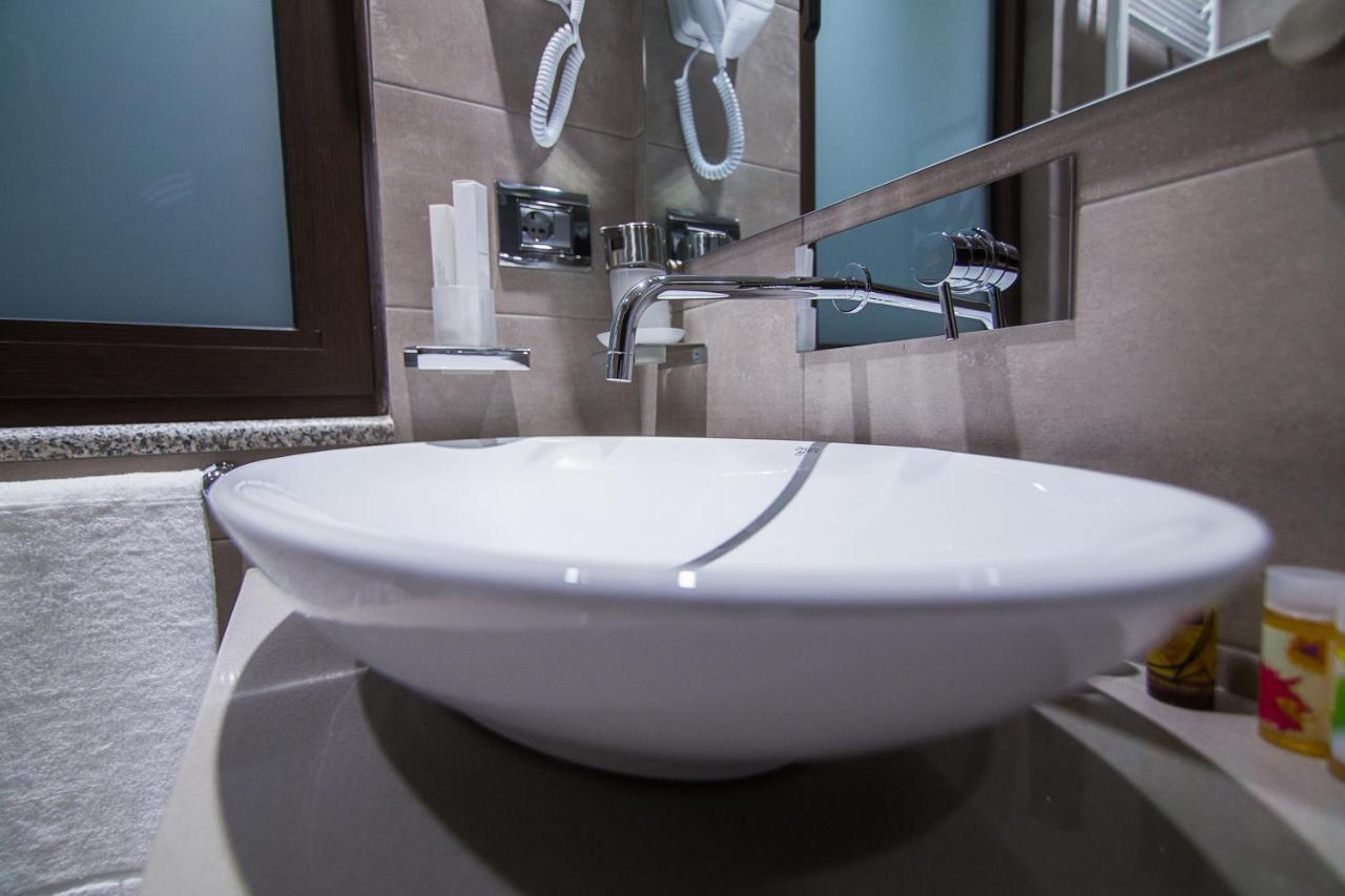 Hotel Regal Корча Стая снимка