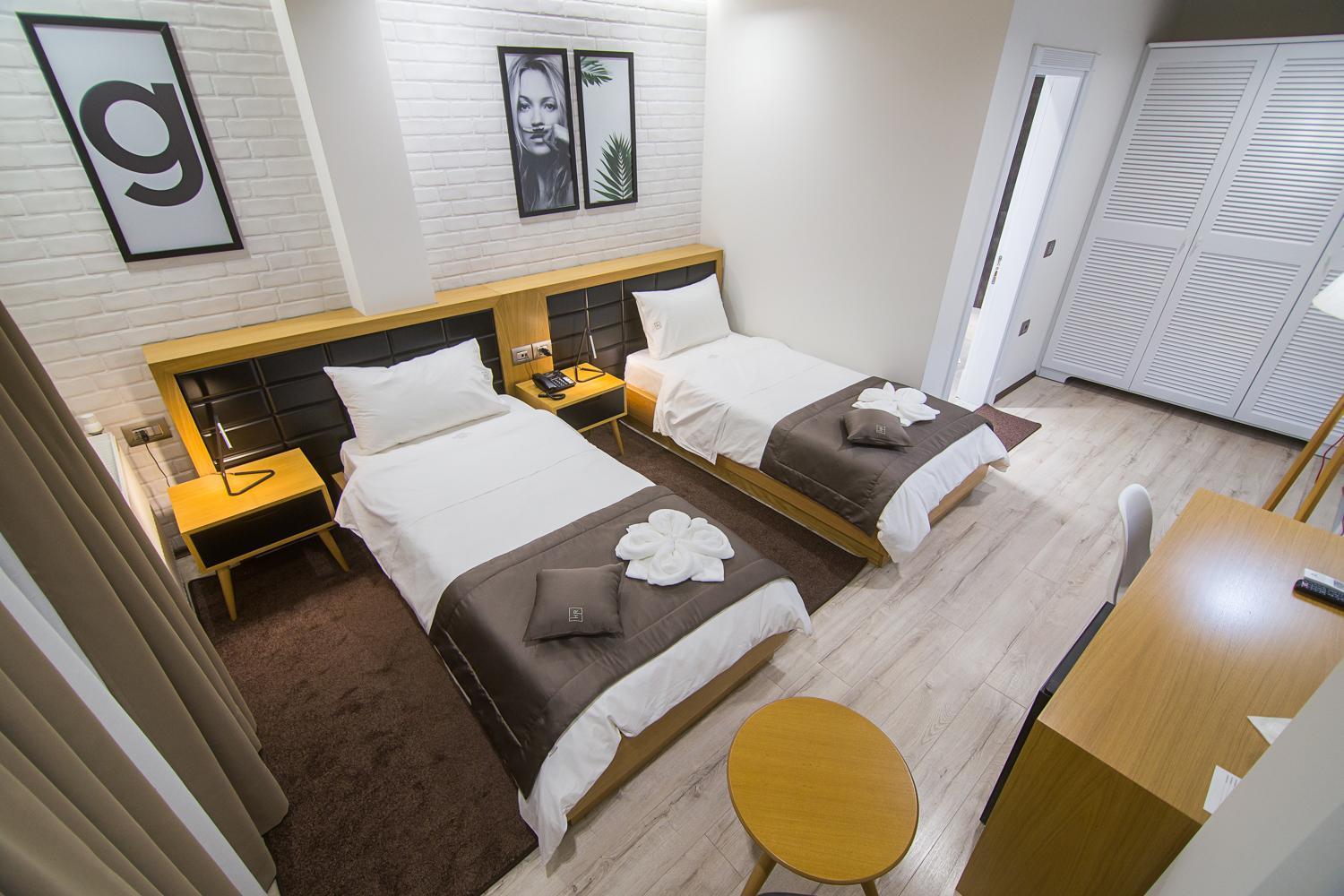 Hotel Regal Корча Стая снимка