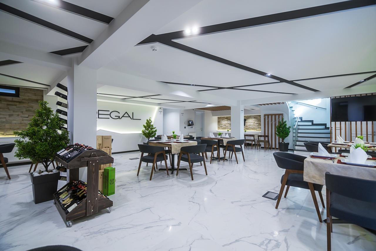 Hotel Regal Корча Екстериор снимка