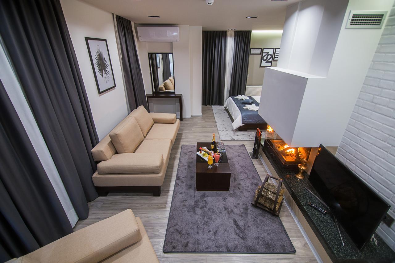 Hotel Regal Корча Екстериор снимка