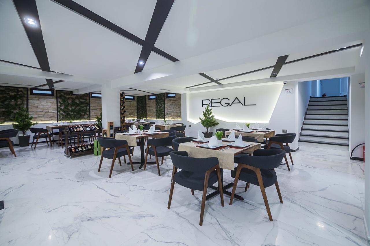 Hotel Regal Корча Екстериор снимка