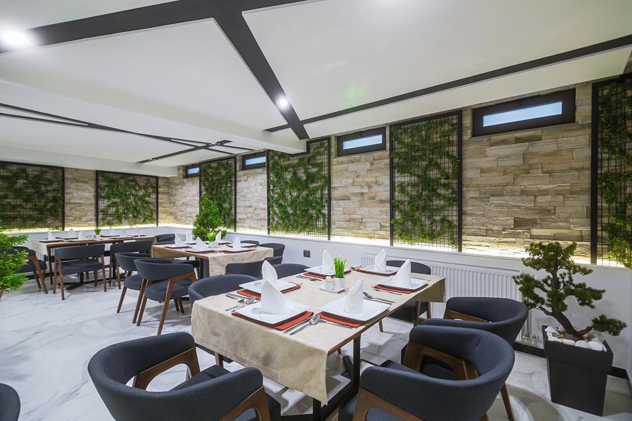 Hotel Regal Корча Екстериор снимка