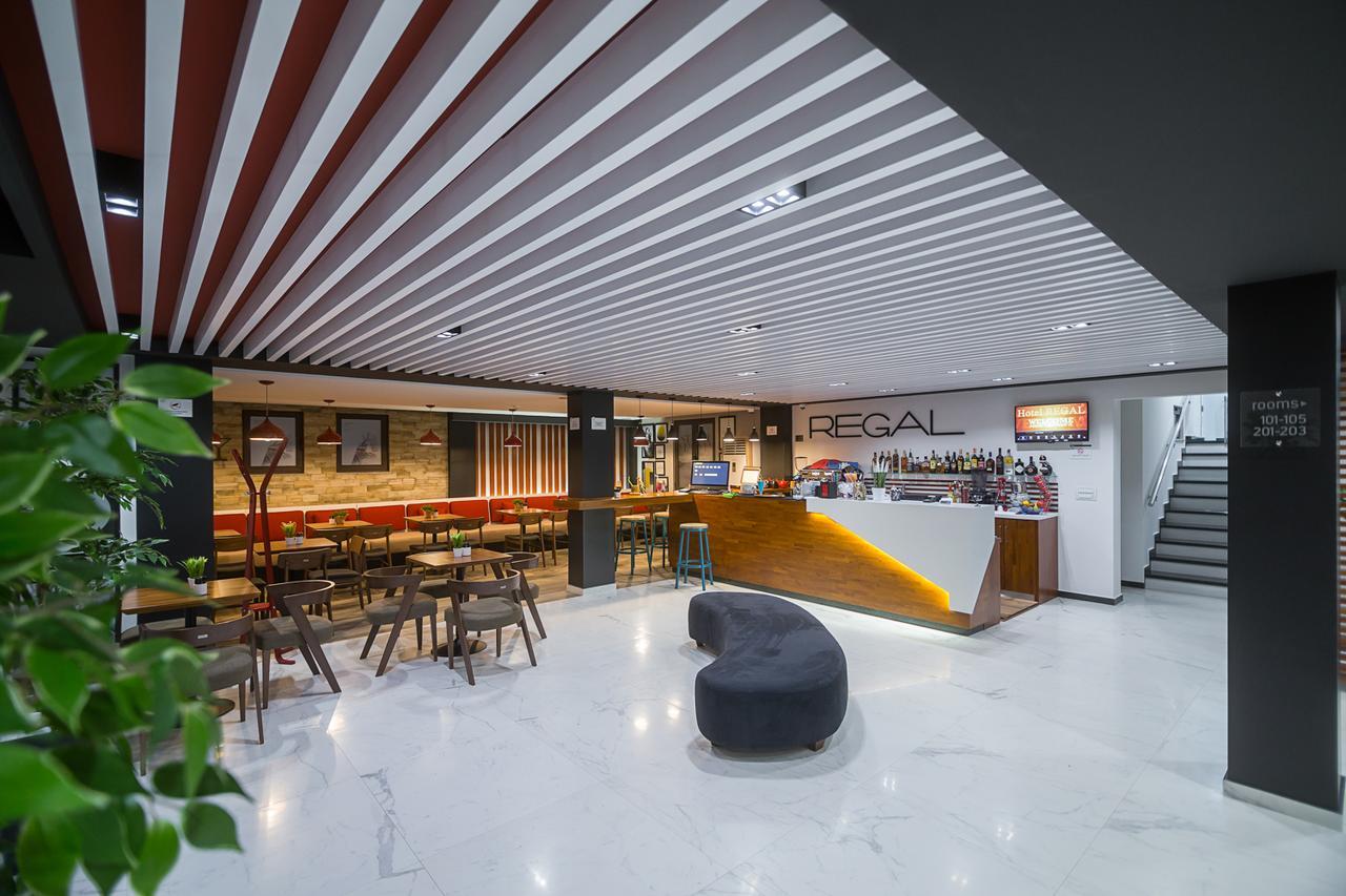 Hotel Regal Корча Екстериор снимка